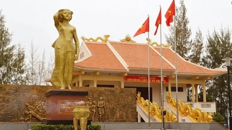 Chinh phục các điểm tham quan nổi tiếng núi Minh Đạm 1