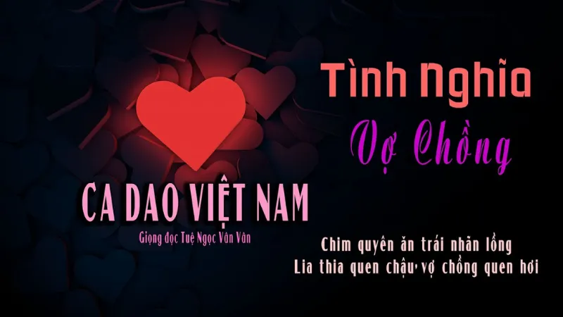 Ý nghĩa sâu sắc của ca dao tục ngữ về tình nghĩa vợ chồng Tình nghĩa vợ chồng luôn là chủ đề quan trọng trong văn hóa Việt. Ca dao tục ngữ về tình nghĩa vợ chồng không chỉ phản ánh giá trị đạo đức mà còn dạy chúng ta những bài học quý báu về tình yêu và sự hòa hợp trong hôn nhân. Bài viết này sẽ khám phá ý nghĩa sâu sắc của những câu ca dao tục ngữ này và ứng dụng của chúng trong cuộc sống hiện đại. Ca dao về tình nghĩa vợ chồng Người xưa từng nói: “Gần mực thì đen, gần đèn thì sáng,” điều này nhấn mạnh rằng mối quan hệ gần gũi và đồng hành sẽ ảnh hưởng mạnh mẽ đến cuộc sống của chúng ta. Để xây dựng một cuộc sống hôn nhân hạnh phúc và bền vững, chúng ta cần phải có sự gắn bó và hiểu biết sâu sắc. Những câu ca dao về tình nghĩa vợ chồng từ ông bà xưa chính là bài học quý báu, dạy chúng ta cách yêu thương và trân trọng người bạn đời của mình. Em thời đi cấy ruộng bông Anh đi cắt lúa để chung một nhà Đem về phụng dưỡng mẹ cha Muôn đời tiếng hiếu người ta còn truyền. Có phúc lấy phải vợ già Vừa sạch cửa nhà, lại ngọt cơm canh Vô phúc lấy phải trẻ ranh Nó ăn, nó bỏ tung hoành nó đi. Ngó lên hòn núi Ba Thê Muốn bỏ mà về sợ cực vợ con. Cây đa lá rụng đầu đình Bao nhiêu lá rụng thương mình bấy nhiêu. Người ta thích lấy nhiều chồng Tôi đây chỉ thích một ông thật bền Thật bền như tượng đồng đen Trăm năm quyết với cùng em một lòng. Lên non thiếp cũng lên theo Tay vịn, chân trèo, hái trái nuôi nhau. Mặc ai một dạ hai lòng Em đây thủ tiết loan phòng chờ anh. Mình về tôi cũng về theo Sum vầy phu phụ, giàu nghèo có nhau. Anh đi em ở lại nhà, Hai vai gánh vác mẹ già con thơ, Lầm than bao quản nắng mưa, Anh đi anh liệu tranh đua với đời! Bạn nghèo thuở trước chớ quên Vợ cùng kham khổ, chẳng nên phụ tình. Râu tôm nấu với ruột bầu Chồng chan vợ húp gật đầu khen ngon. Ði đâu cho thiếp đi cùng Ðói no thiếp chịu, lạnh lùng thiếp cam. Thương chồng nấu cháo le le Nấu canh bông bí, nấu chè hạt sen. Đang khi chồng giận mình đi Hết khi nóng giận đến khi vui vầy Ngãi nhơn như bát nước đầy Bưng đi mà đổ hốt rày đặng đâu. Vợ chồng như đôi cu cu Chồng thì đi trước, vợ gật gù theo sau. Thương nhau gặp khúc sông vơi Khó khăn, gian hiểm chẳng rời thủy chung. Qua đồng ghé nón thăm chồng Ðồng bao nhiêu lúa, thương chồng bấy nhiêu. Thương ai bằng nỗi thương con Nhớ ai bằng nỗi gái son nhớ chồng. Vợ chồng là nghĩa cả đời Ai ơi, chớ nghĩ những lời thiệt hơn. Đạo nào bằng đạo phu thê Tay ấp, má kề, sinh tử có nhau. Lấy chồng thì phải theo chồng Chồng đi hang rắn hang rồng cũng đi. Vợ chồng là nghĩa phu thê Tay ấp, má kề, sinh tử có nhau Chẳng tham của sẵn anh đâu Tham vì nhân ngãi năm đầu ngón tay Bao giờ cho đặng sum vầy Giao ca đôi mặt, dạ này mới vui. Mưa rơi gió tạt vô thành Đôi ta chồng vợ, ai dỗ dành đừng xiêu. Cơm này nửa sống nửa khê, Vợ đơm chồng nếm chẳng chê cơm này. Nhà tường mà lợp tranh mây Thân anh hai vợ như dây buộc mình. Thành ngữ tục ngữ về tình nghĩa vợ chồng Sự thủy chung và tình nghĩa trong hôn nhân luôn là những giá trị cao quý trong văn hóa truyền thống gia đình, được xem trọng và gìn giữ qua bao thế hệ. Để hiểu rõ hơn về ý nghĩa sâu sắc của chữ “Đạo vợ chồng,” chúng ta hãy cùng khám phá một số câu ca dao và tục ngữ về vợ chồng, những lời dạy này giúp chúng ta cảm nhận sâu sắc hơn về sự gắn bó và trách nhiệm trong mối quan hệ vợ chồng. Của chồng, công vợ. Ðạo vợ, nghĩa chồng. Trong ấm, ngoài êm. Trai anh hùng, gái thuyền quyên. Chồng như đó, vợ như hom. Trai có vợ như giỏ có hom. Giàu vì bạn sang vì vợ. Thuyền theo lái gái theo chồng. Gái có công, chồng chẳng phụ. Vợ chồng đầu gối tay ấp. Cười vợ không cheo như nẻo không mấu. Chồng tới vợ lui, chồng hòa vợ thuận. Lắm duyên nhiều nợ, lắm vợ nhiều oan gia. Ẵm con chồng hơn bồng cháu ngoại Thuận vợ thuận chồng, tát bể Ðông cũng cạn. Đàn ông xây nhà, đàn bà xây tổ ấm. Chiều người lấy việc, chiều chồng lấy con. Chồng đã giận, vợ bớt lời. Trai có vợ như giỏ có hom. Thuyền về lái, gái theo chồng. Chồng già vợ trẻ là tiên, vợ già chồng trẻ là duyên nợ nần. Vầng trăng có sao, vầng đào có lý. Củi tre dễ nấu, chồng xấu dễ xài. Hay ăn miếng ngon, chồng con trả người. Phúc nhà vợ, chẳng bằng nợ nhà chồng. Ý nghĩa của của ca dao tục ngữ về tình nghĩa vợ chồng Ca dao tục ngữ về tình nghĩa vợ chồng không chỉ đơn thuần là những câu nói hay mà còn chứa đựng nhiều giá trị và bài học sâu sắc. Dưới đây là một số ý nghĩa cơ bản của chúng: Tình yêu và sự thấu hiểu: Ca dao và tục ngữ về vợ chồng thường nhấn mạnh sự quan trọng của tình yêu chân thành và sự thấu hiểu lẫn nhau trong mối quan hệ. Ví dụ, câu "Yêu nhau cắn câu, thắm tình" thể hiện rằng tình yêu không chỉ là cảm xúc mà còn là sự chăm sóc và thấu hiểu sâu sắc. Điều này giúp xây dựng một nền tảng vững chắc cho mối quan hệ và tạo điều kiện cho sự gắn bó lâu dài. Trách nhiệm và sự chăm sóc: Những câu tục ngữ như “Chồng cày vợ cấy, con cái học hành” nhấn mạnh trách nhiệm và sự hỗ trợ lẫn nhau trong gia đình. Chúng phản ánh rằng mỗi người đều có vai trò quan trọng trong việc chăm sóc gia đình và làm việc để duy trì sự ổn định và hạnh phúc trong cuộc sống chung. Điều này không chỉ giúp tổ chức cuộc sống gia đình mà còn làm cho mối quan hệ trở nên bền vững hơn. Tôn trọng và hòa hợp: Tôn trọng và hòa hợp là hai yếu tố thiết yếu trong mối quan hệ vợ chồng, như thể hiện trong các câu ca dao như “Tôn trọng vợ chồng, hòa hợp sống vui”. Sự tôn trọng lẫn nhau và khả năng hòa hợp trong mọi vấn đề giúp duy trì sự ổn định và hạnh phúc trong hôn nhân. Điều này cũng có nghĩa là phải biết lắng nghe, chia sẻ và chấp nhận những khác biệt để tạo điều kiện cho một mối quan hệ bền chặt. Sự kiên nhẫn và thoải mái: Ca dao về tình nghĩa vợ chồng cũng thường nhấn mạnh sự cần thiết của sự kiên nhẫn và thoải mái trong mối quan hệ. Câu tục ngữ “Chồng thương vợ, vợ thương chồng, có ngày cũng được như lòng mong” phản ánh rằng sự kiên nhẫn và thái độ tích cực là cần thiết để vượt qua khó khăn và thử thách trong hôn nhân. Điều này giúp các cặp vợ chồng duy trì mối quan hệ và xây dựng một cuộc sống hạnh phúc. Tình nghĩa và lòng trung thành: Nhiều câu ca dao như “Cưới nhau được năm năm, tình nghĩa vẫn như thuở ban đầu” phản ánh sự trung thành và tình nghĩa trong hôn nhân. Tình nghĩa không chỉ là sự gắn bó mà còn là lòng trung thành và cam kết trong mối quan hệ. Điều này cho thấy rằng tình yêu và sự gắn bó cần phải được duy trì qua thời gian và không bị ảnh hưởng bởi những khó khăn hay thử thách. Những giá trị này không chỉ phản ánh những truyền thống văn hóa sâu sắc mà còn có thể được áp dụng vào cuộc sống hiện đại để xây dựng và duy trì một mối quan hệ vợ chồng hạnh phúc và bền vững. Ca dao tục ngữ về tình nghĩa vợ chồng cung cấp những hướng dẫn quý báu giúp chúng ta hiểu và thực hành các nguyên tắc cơ bản của một mối quan hệ thành công. Ảnh hưởng của những câu ca dao tục ngữ về tình yêu Ca dao và tục ngữ về tình yêu không chỉ phản ánh quan niệm văn hóa, mà còn có ảnh hưởng sâu rộng đến nhận thức và hành vi của con người trong xã hội. Dưới đây là một số ảnh hưởng của những câu ca dao tục ngữ về tình yêu: Hình thành quan niệm và giá trị tình yêu: Ca dao và tục ngữ thường chứa đựng những giá trị truyền thống về tình yêu, giúp hình thành quan niệm về tình cảm và cách cư xử trong mối quan hệ tình cảm. Ví dụ, câu "Yêu nhau yêu cả đường đi" thể hiện quan điểm về sự đồng hành và chấp nhận những khuyết điểm của nhau trong tình yêu. Những giá trị này giúp hình thành những chuẩn mực và định hướng cho các mối quan hệ tình cảm trong cộng đồng. Giáo dục và truyền đạt kinh nghiệm: Những câu ca dao tục ngữ về tình yêu thường mang theo kinh nghiệm sống và bài học quý giá từ thế hệ trước. Chúng giúp người trẻ hiểu hơn về những điều nên làm và không nên làm trong tình yêu, từ đó tránh những sai lầm phổ biến. Ví dụ, câu "Đồng vợ đồng chồng tát bể đông cũng cạn" nhấn mạnh tầm quan trọng của sự hòa hợp và chung sức trong cuộc sống vợ chồng. Cung cấp sự an ủi và động viên: Khi đối diện với những khó khăn trong tình yêu, những câu ca dao tục ngữ có thể trở thành nguồn động viên và an ủi. Chúng giúp người ta cảm thấy bớt đơn độc và tìm thấy sự đồng cảm. Ví dụ, câu "Có công mài sắt có ngày nên kim" khuyến khích người ta kiên nhẫn và bền bỉ trong tình yêu. Khuyến khích những hành vi tích cực: Ca dao tục ngữ không chỉ truyền đạt kinh nghiệm mà còn khuyến khích những hành vi tích cực trong tình yêu. Ví dụ, câu "Thương người như thể thương thân" khuyến khích tình yêu và lòng nhân ái, nhấn mạnh sự đồng cảm và tôn trọng trong các mối quan hệ. Bảo tồn và phát huy văn hóa: Những câu ca dao tục ngữ về tình yêu còn góp phần bảo tồn và phát huy các giá trị văn hóa truyền thống của dân tộc. Chúng giúp gìn giữ bản sắc văn hóa và truyền thống của các cộng đồng qua nhiều thế hệ. Tóm lại, ca dao và tục ngữ về tình yêu đóng vai trò quan trọng trong việc hình thành quan niệm, giáo dục, động viên, khuyến khích hành vi tích cực, và bảo tồn văn hóa. Chúng không chỉ là di sản văn hóa quý giá mà còn là những bài học thực tiễn cho cuộc sống tình cảm của mỗi người. Ca dao tục ngữ về tình nghĩa vợ chồng là những bài học quý giá về tình yêu và trách nhiệm trong hôn nhân. Hiểu và áp dụng những giá trị này không chỉ giúp gìn giữ truyền thống mà còn nâng cao chất lượng cuộc sống hôn nhân ngày nay. Hy vọng bài viết đã mang đến cái nhìn sâu sắc và hữu ích về chủ đề này. 