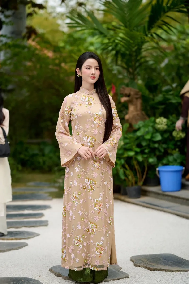 Nhan sắc thật của nhan sắc Chu Thanh Huyền, đẹp tự nhiên hay không