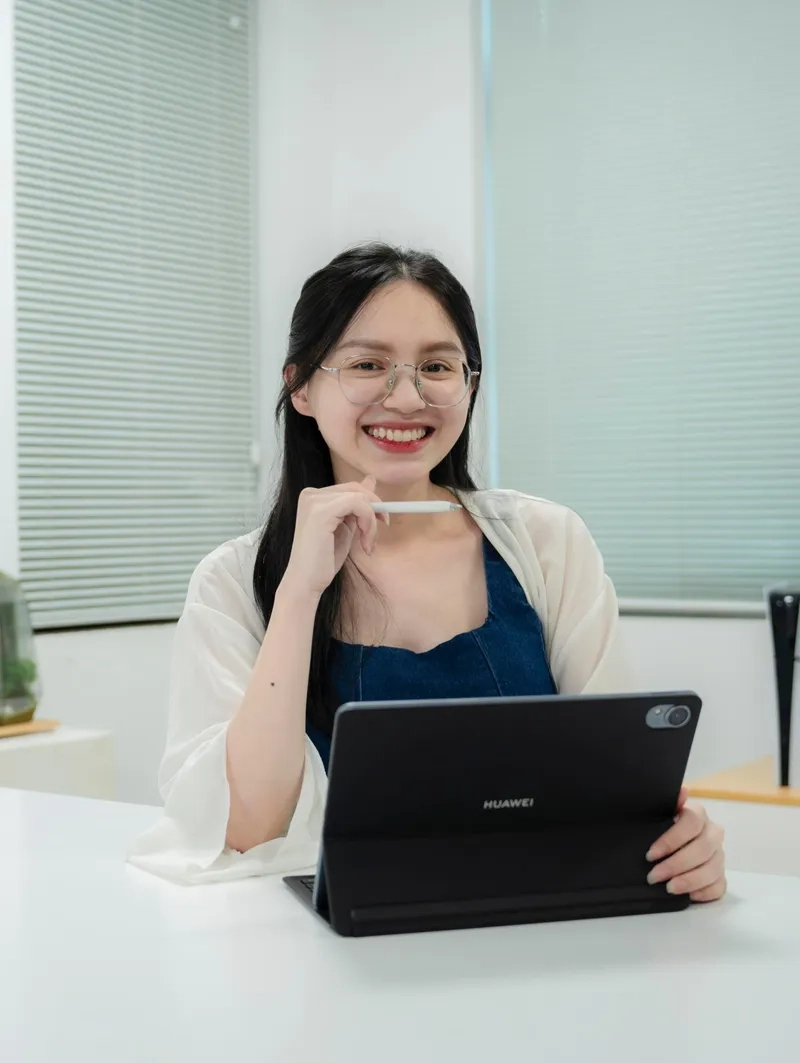 Schannel Đặng Thu Hà – nữ VJ đa tài và duyên dáng