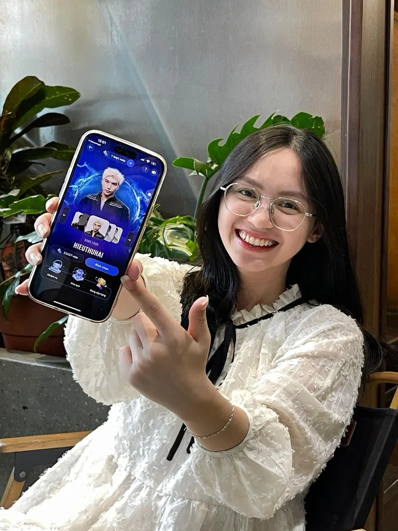 Facebook Đặng Thu Hà cập nhật nhiều khoảnh khắc thú vị