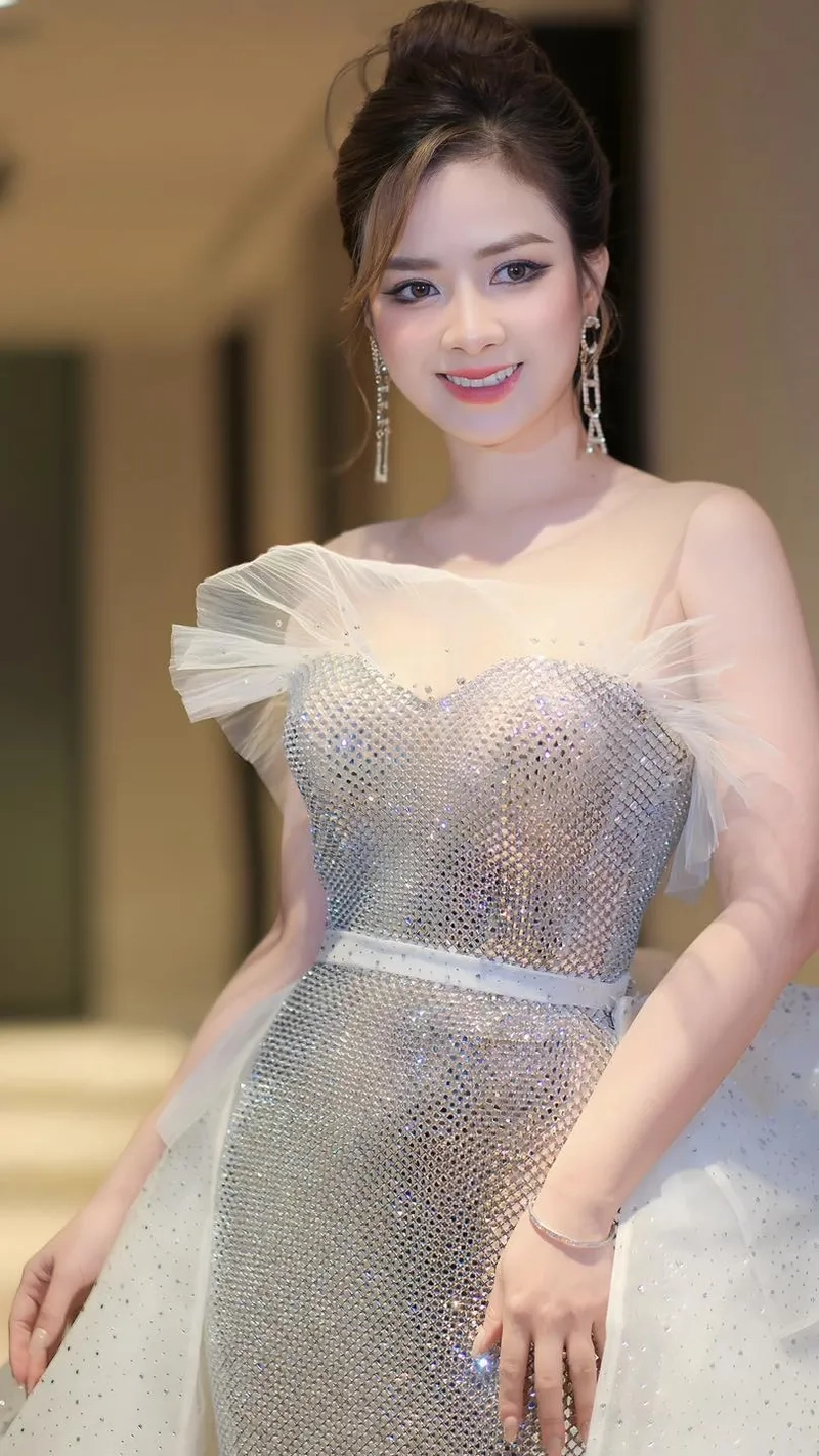 Chiếc khăn piêu Dương Hoàng Yến, bản hit với giai điệu cuốn hút