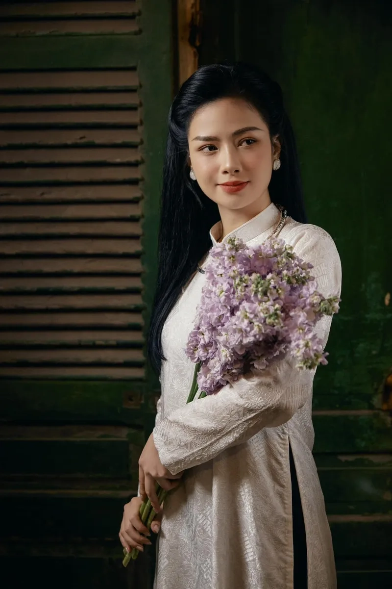 Dương Hoàng Yến Không phải em đúng không, bản hit triệu view