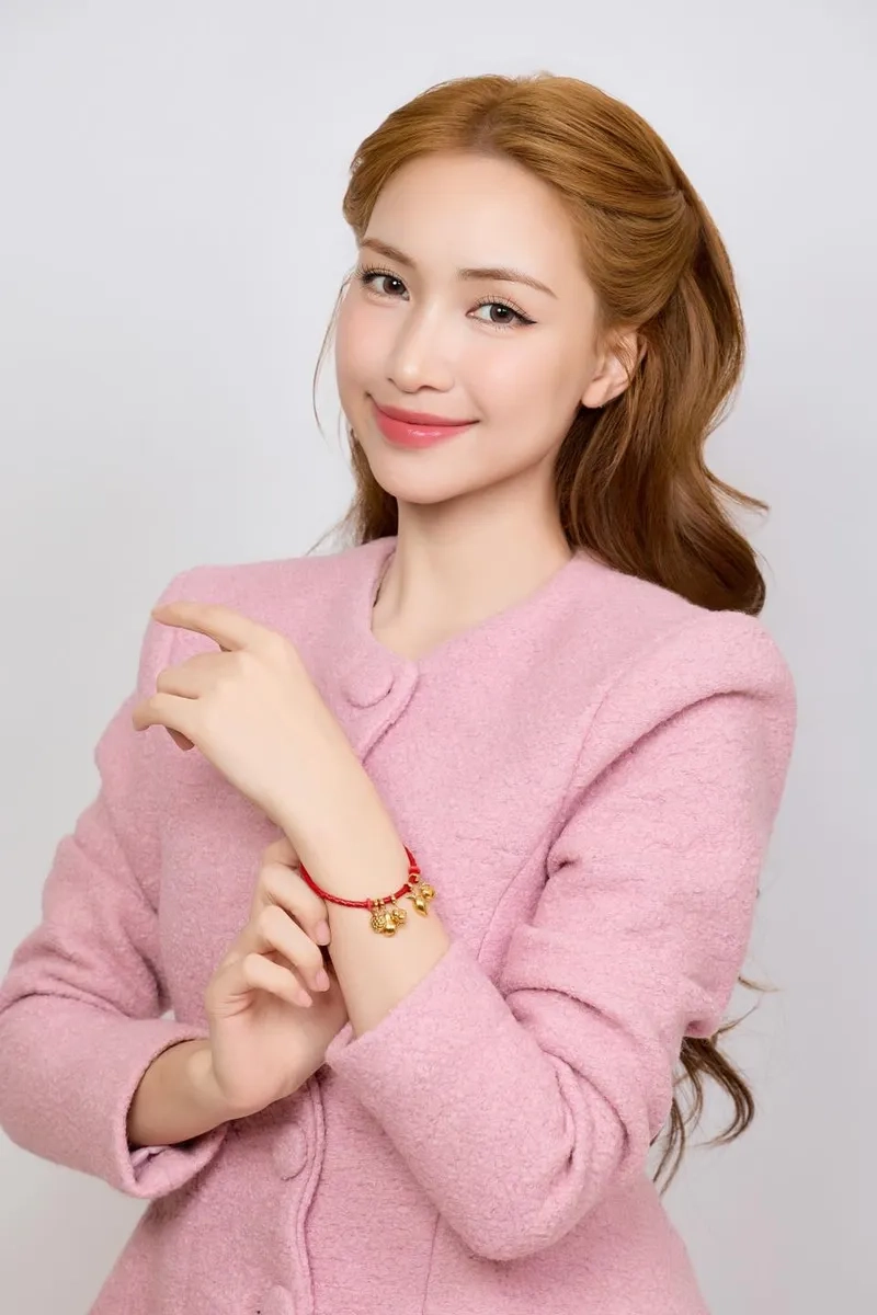 Nghe Hòa Minzy Tết ơi Tết à để cảm nhận không khí Tết trọn vẹn