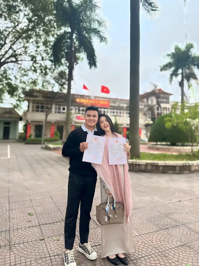 Chu Thanh Huyền người yêu Quang Hải, vẻ đẹp làm say đắm cầu thủ