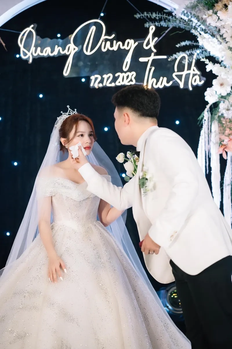 Ảnh cưới Đặng Thu Hà lung linh và đầy cảm xúc
