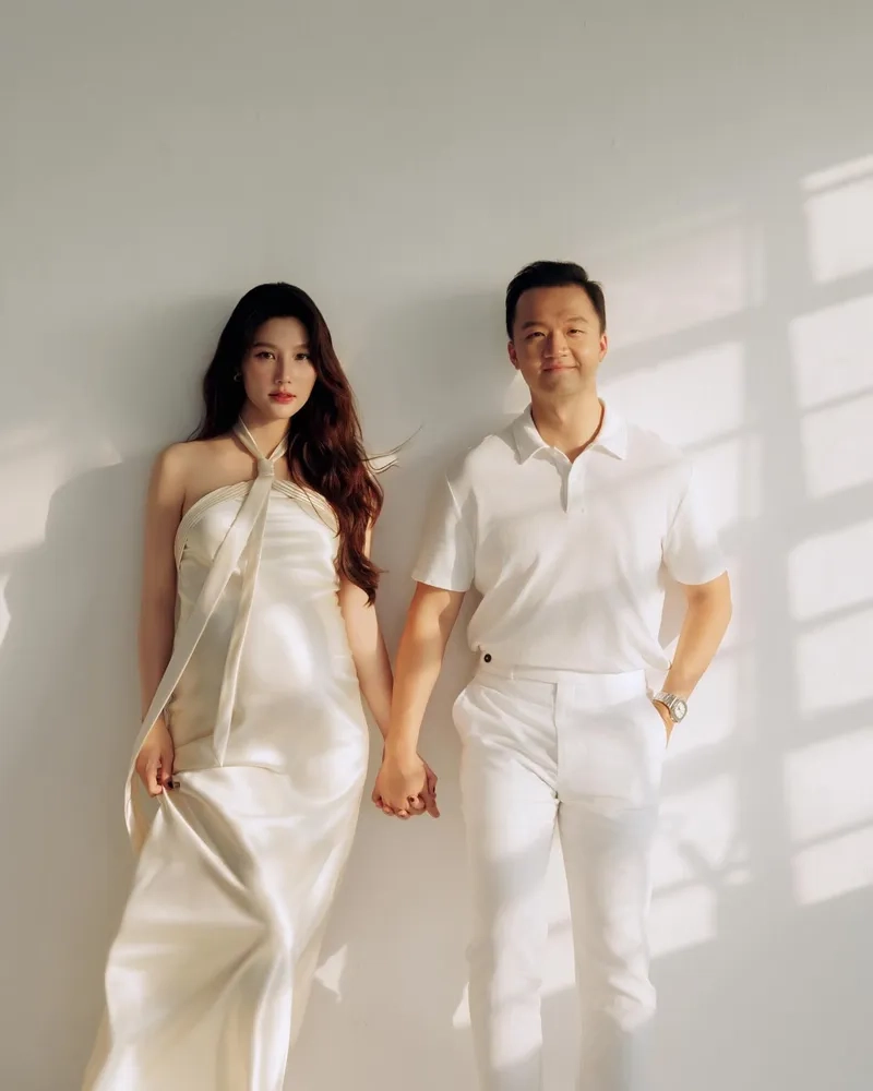Chồng Diễm My 9X bao nhiêu tuổi mà vẫn phong độ bên vợ trẻ