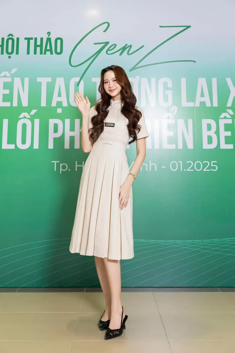 Lê Nguyễn Bảo Ngọc Instagram có gì hot mà fan theo dõi đông đảo