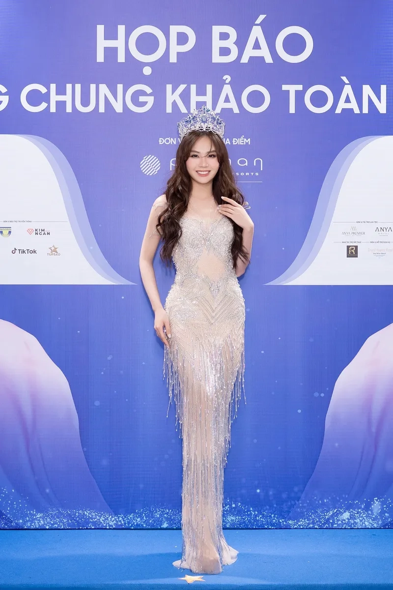 Hoa hậu Huỳnh Nguyễn Mai Phương cao bao nhiêu mà luôn nổi bật trên sân khấu