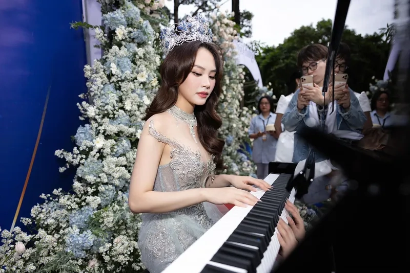 Tài khoản chính thức Huỳnh Nguyễn Mai Phương FB có gì đặc biệt