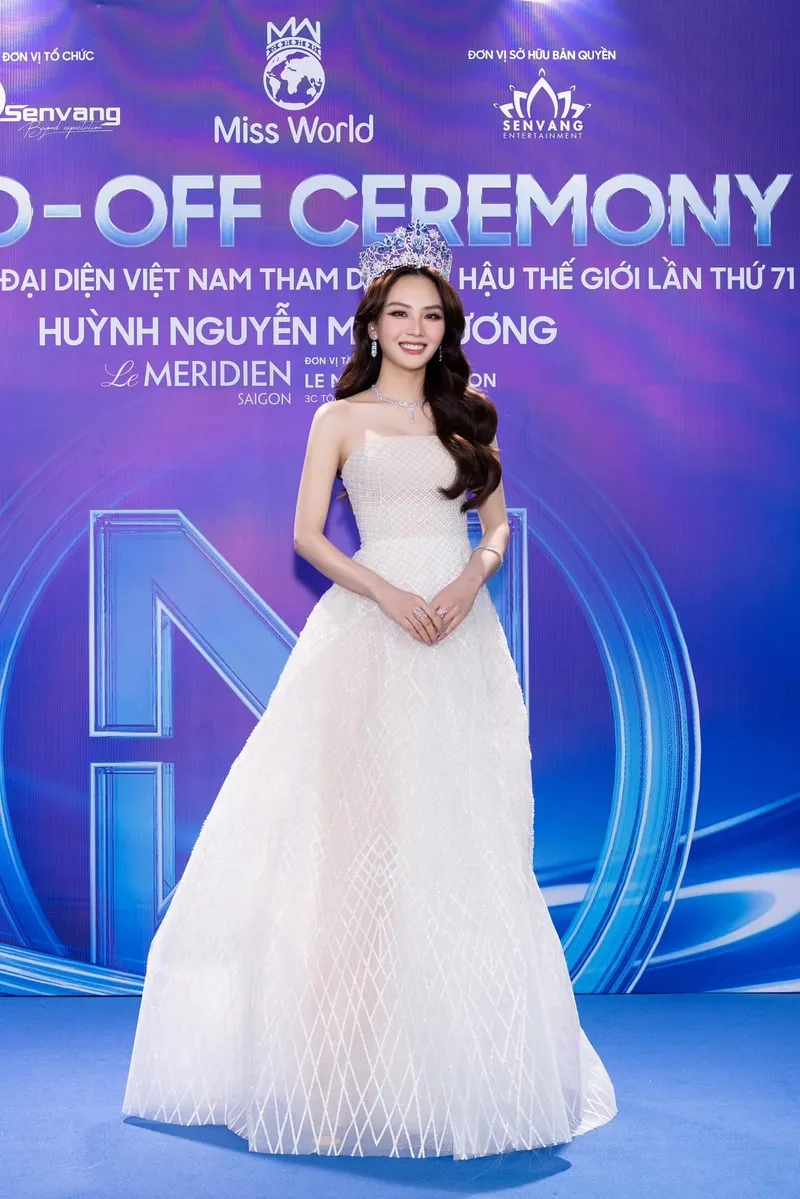 Lần đầu Huỳnh Nguyễn Mai Phương làm MC và màn dẫn dắt đầy ấn tượng