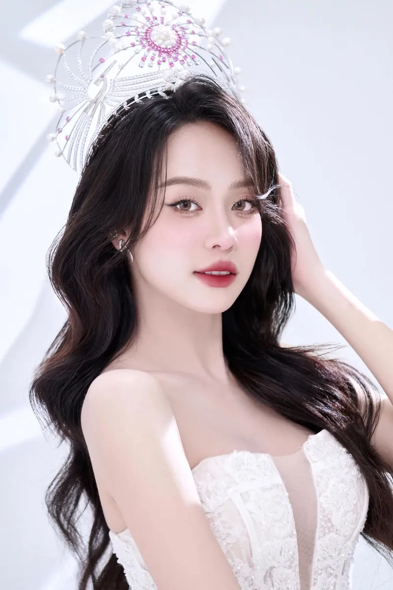 Lý lịch Hoa hậu Huỳnh Thị Thanh Thủy đầy đủ từ học vấn đến sự nghiệp