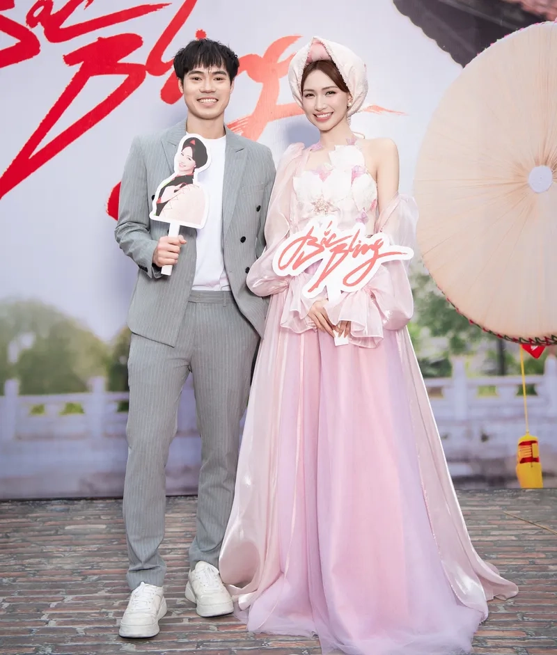 Hòa Minzy yêu Văn Toàn hay chỉ là mối quan hệ tri kỷ