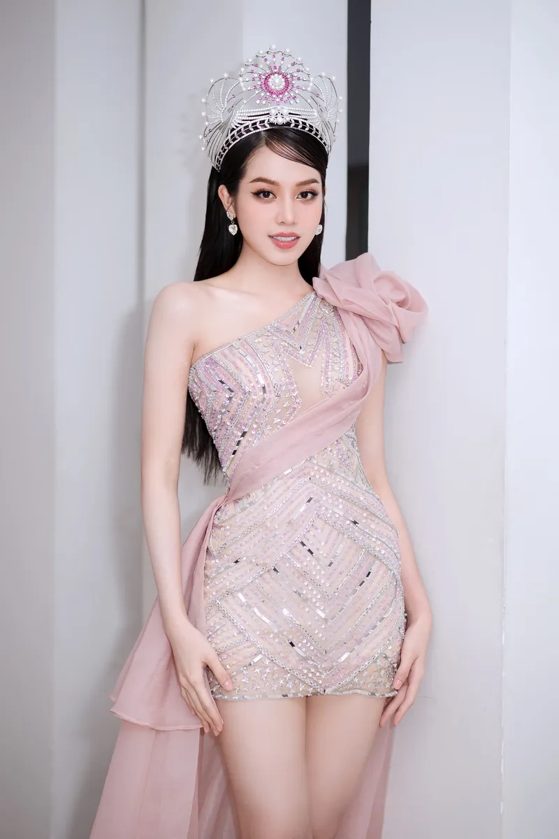 Hoa hậu Huỳnh Thị Thanh Thủy đăng quang và những khoảnh khắc đáng nhớ