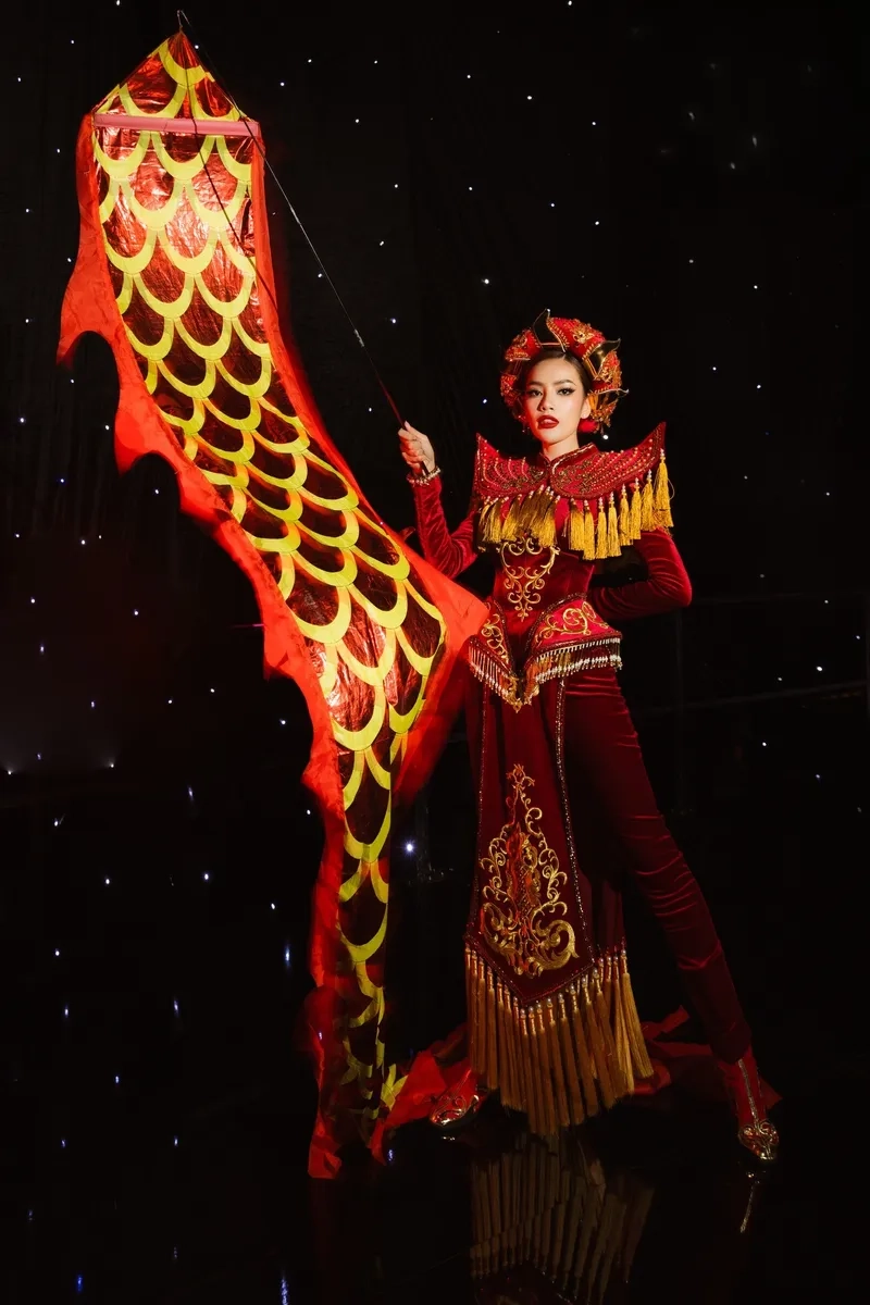 Lê Hoàng Phương trang phục dân tộc mang đậm bản sắc Việt Nam