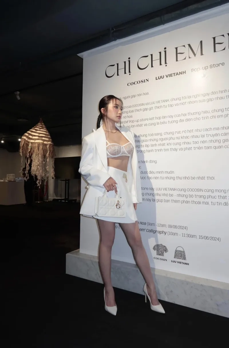 Ảnh Lê Thị Khánh Huyền đời thường vẫn đẹp không kém gì ảnh studio