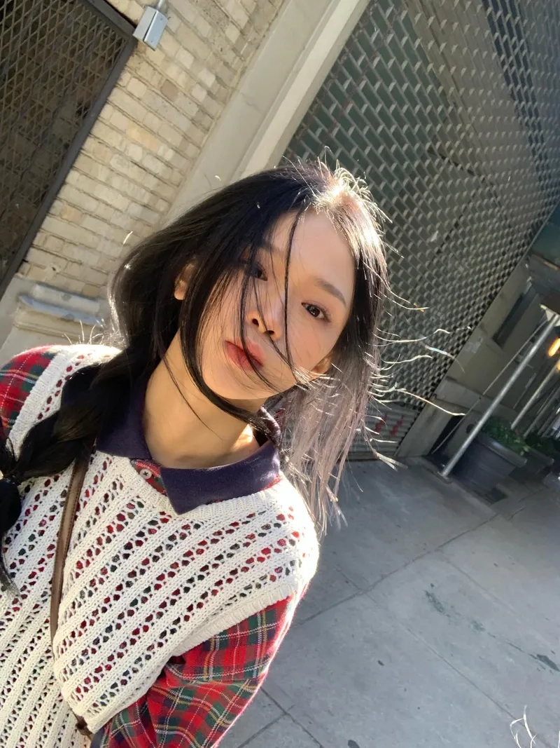 Linh Ka quê ở đâu và hành trình từ hotgirl đến người mẫu ảnh