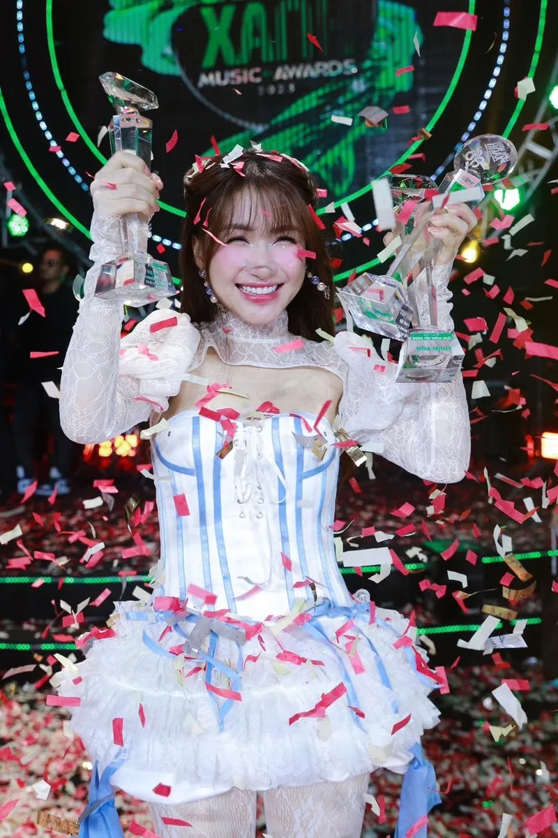 Hòa Minzy mấy tuổi mà đã gặt hái nhiều thành tựu trong sự nghiệp