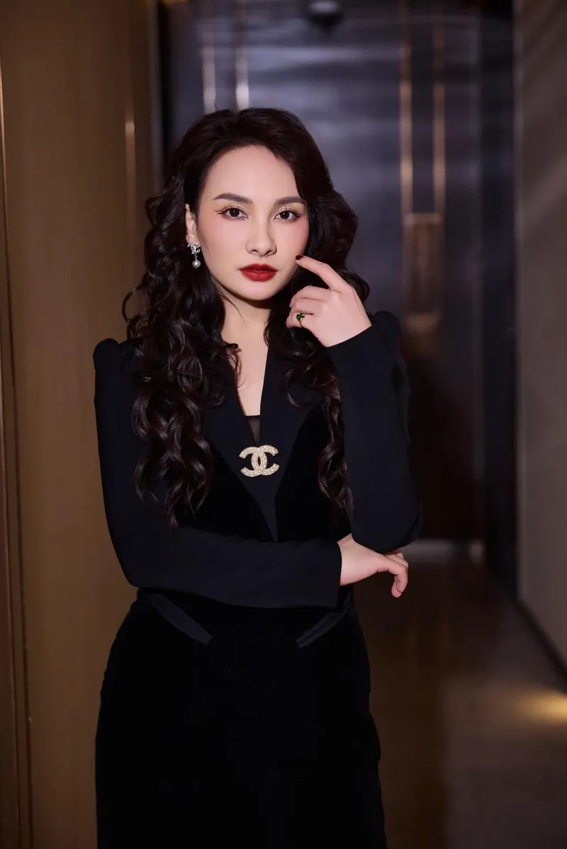 Diễn viên Bảo Thanh cao bao nhiêu mà luôn tự tin trên thảm đỏ