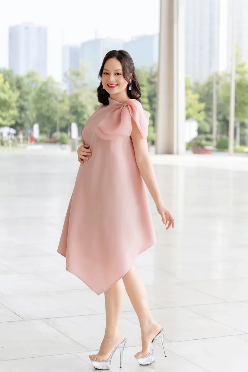 Lan Phương bao nhiêu tuổi mà nhan sắc vẫn tươi trẻ rạng ngời