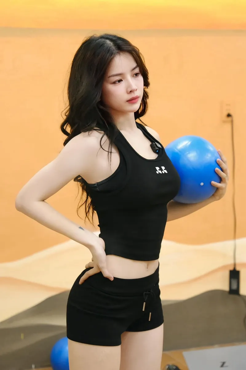 DJ Mie profile, tổng hợp thông tin về sự nghiệp và đời tư