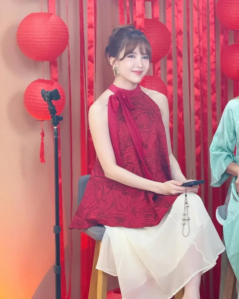 Thiều Bảo Trâm chiều cao, vóc dáng chuẩn giúp cô nổi bật trong showbiz