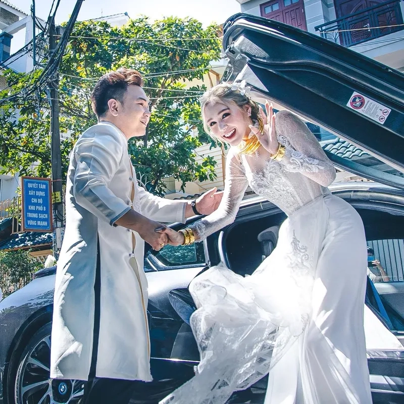 Hé lộ chiếc váy cưới Xoài Non khiến dân mạng trầm trồ