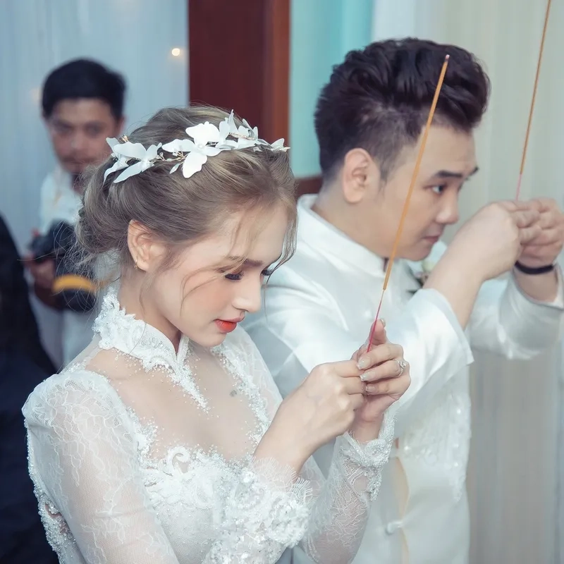 Chiếc váy cưới Xoài Non 28 tỷ có gì đặc biệt mà gây sốt cộng đồng mạng