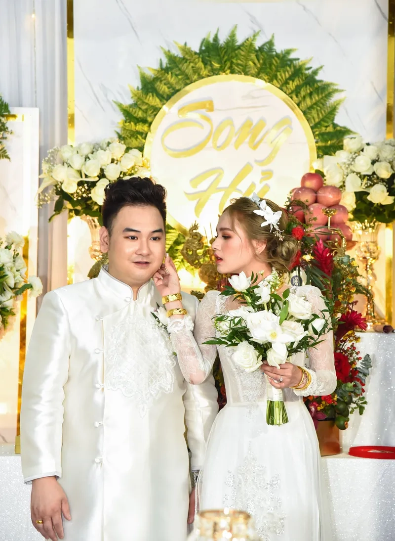 Chiếc váy Xoài Non 28 tỷ có thật hay chỉ là con số truyền thông