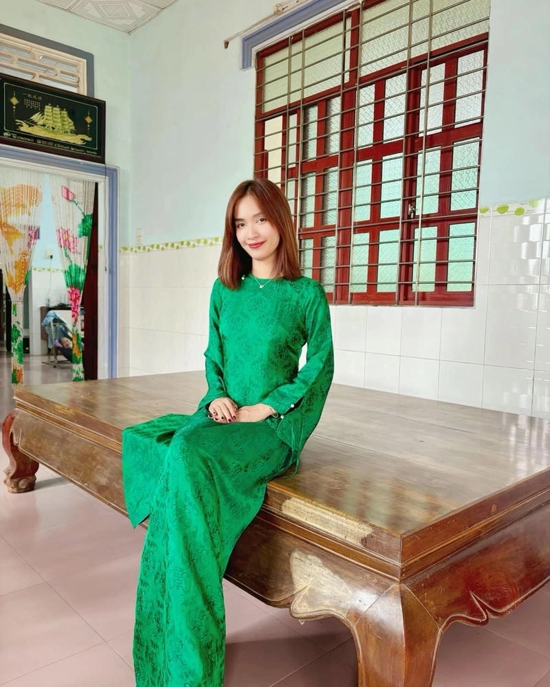 Ái Phương rạng ngời với phong cách riêng