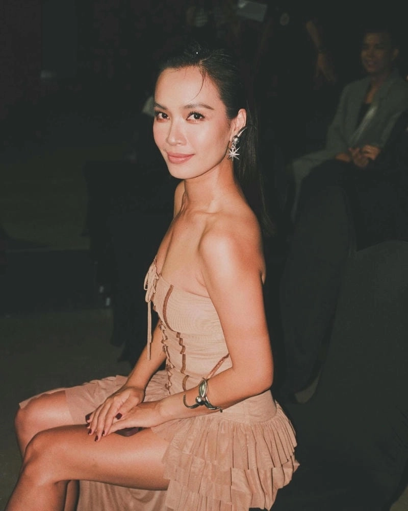 Lời bài hát Ái Phương đến giờ cơm gợi nhớ thời khắc ngọt ngào