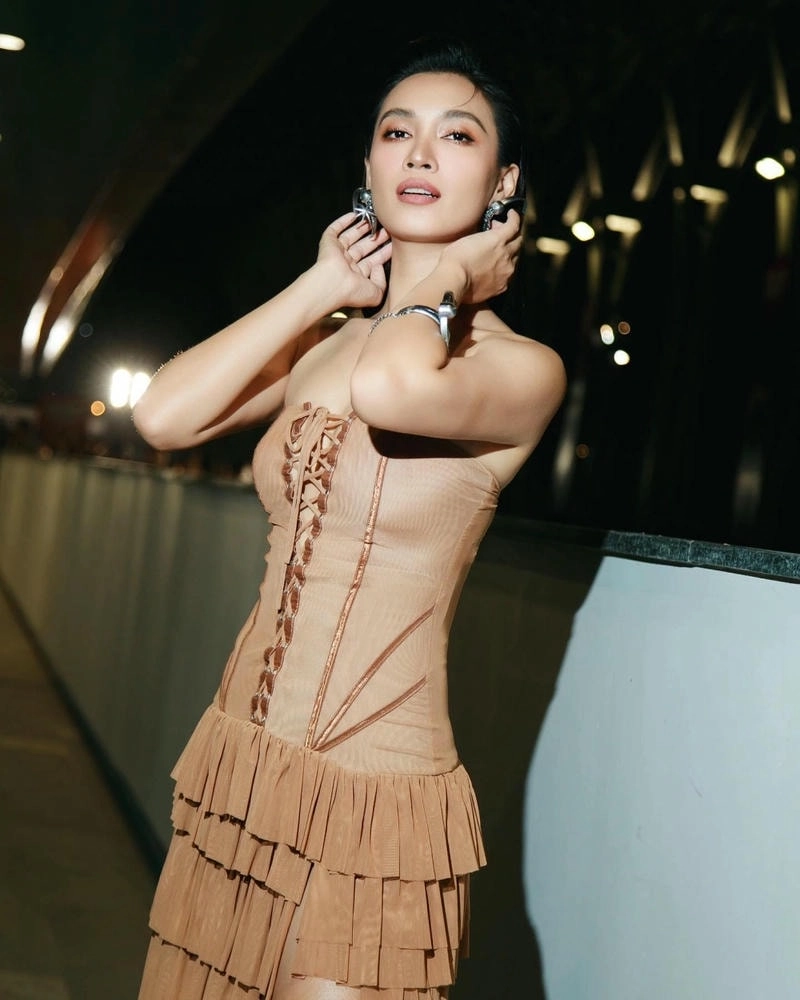 Ca sĩ Ái Phương quyến rũ trong từng giai điệu