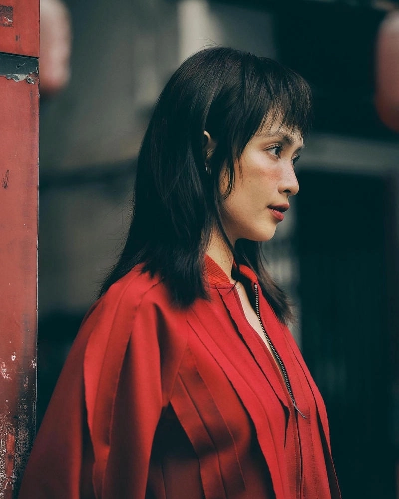 Cô dâu Ái Phương rạng rỡ trong váy cưới tinh khôi