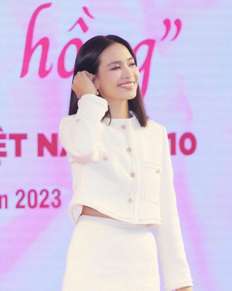 Hello Vietnam Ái Phương làm rung động triệu trái timHello Vietnam Ái Phương làm rung động triệu trái tim