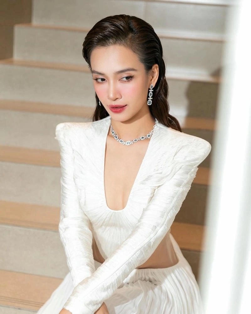 Ái Phương tuổi nào vẫn giữ mãi vẻ thanh xuân