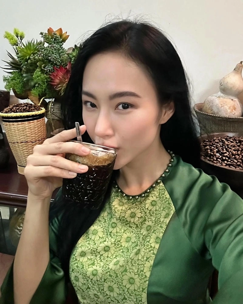 Bí kíp giữ dáng của Angela Phương Trinh tập gym