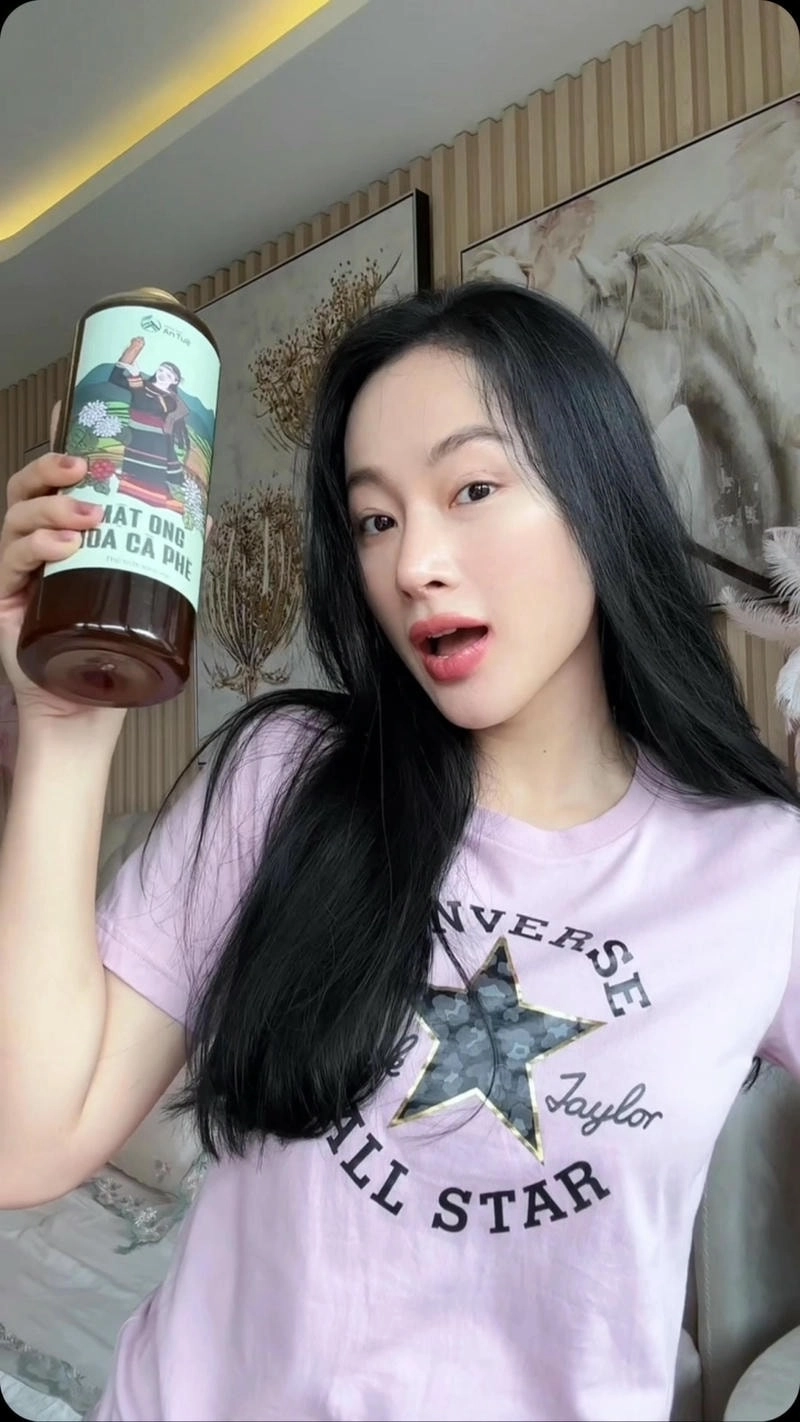 Ảnh mới trên Angela Phương Trinh instagram cực cháy