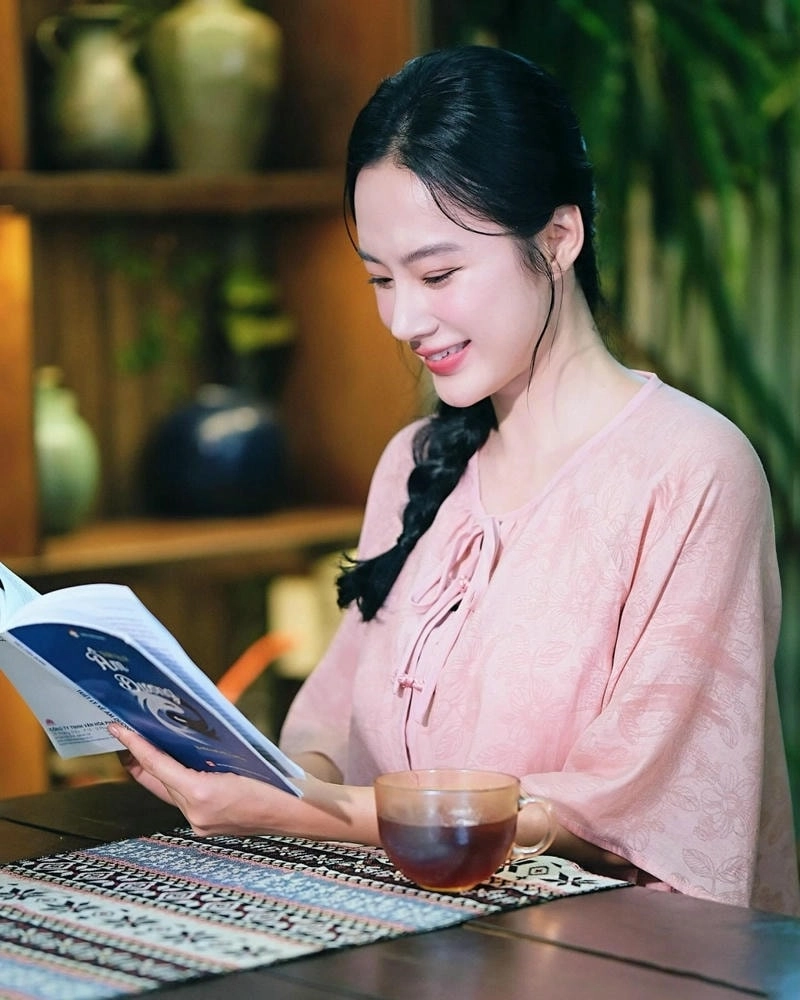 Cộng đồng mạng đào lại phốt Angela Phương Trinh