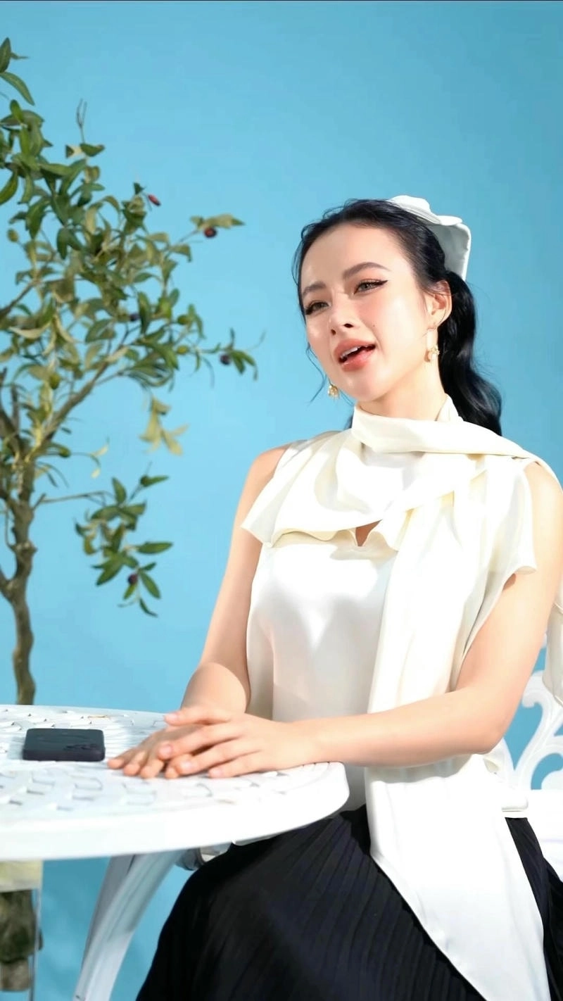 Chiều cao thật sự Angela Phương Trinh cao bao nhiêu
