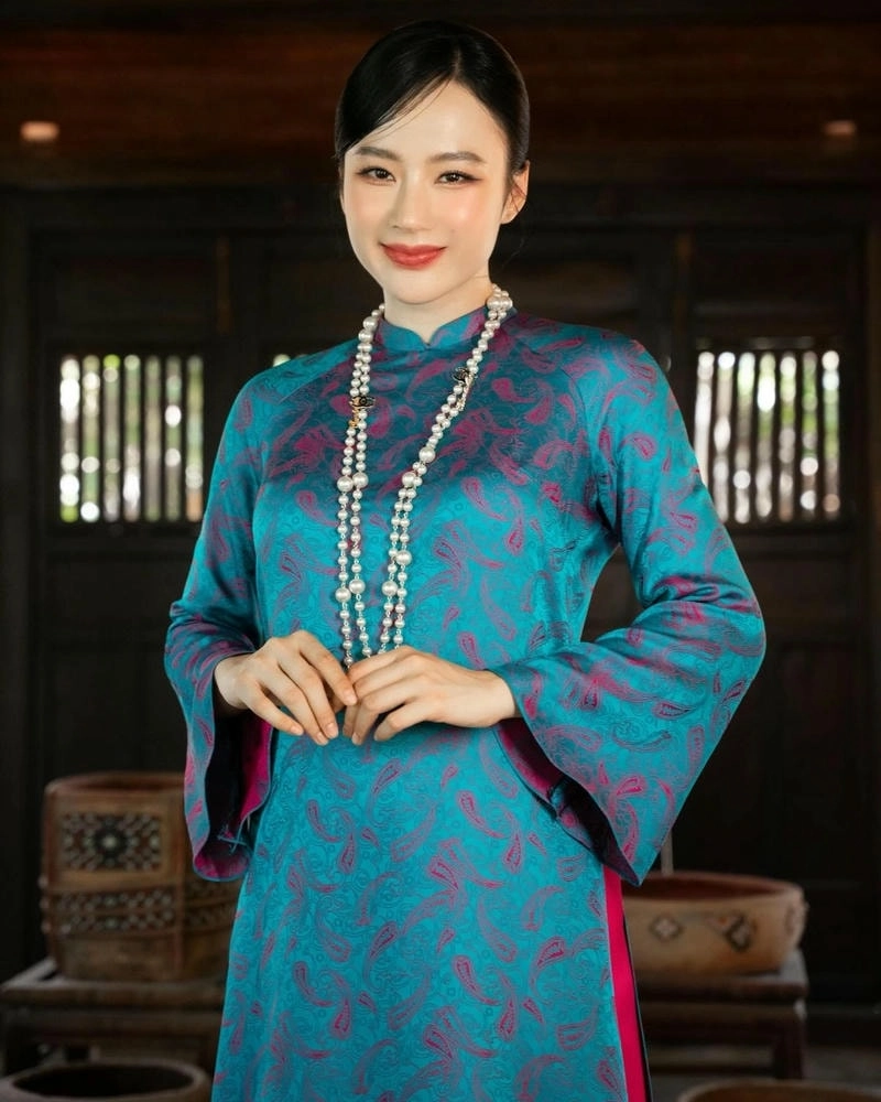 Khám phá sâu tiểu sử của Angela Phương Trinh từ bé