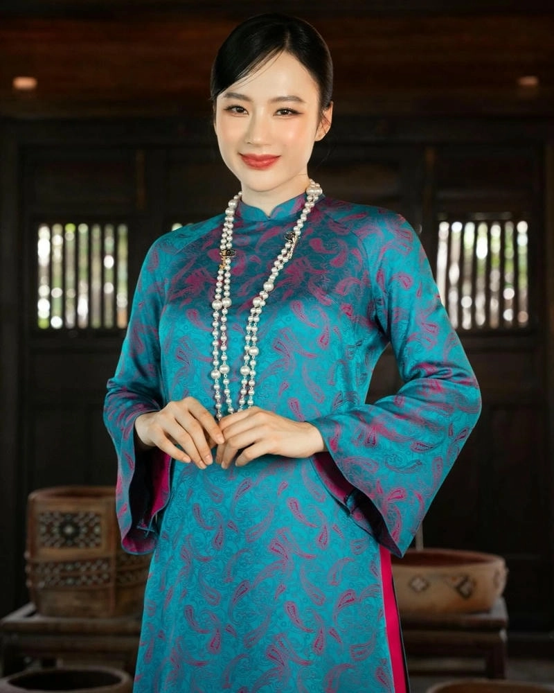 Thời kỳ nổi bật của Angela Phương Trinh 2014