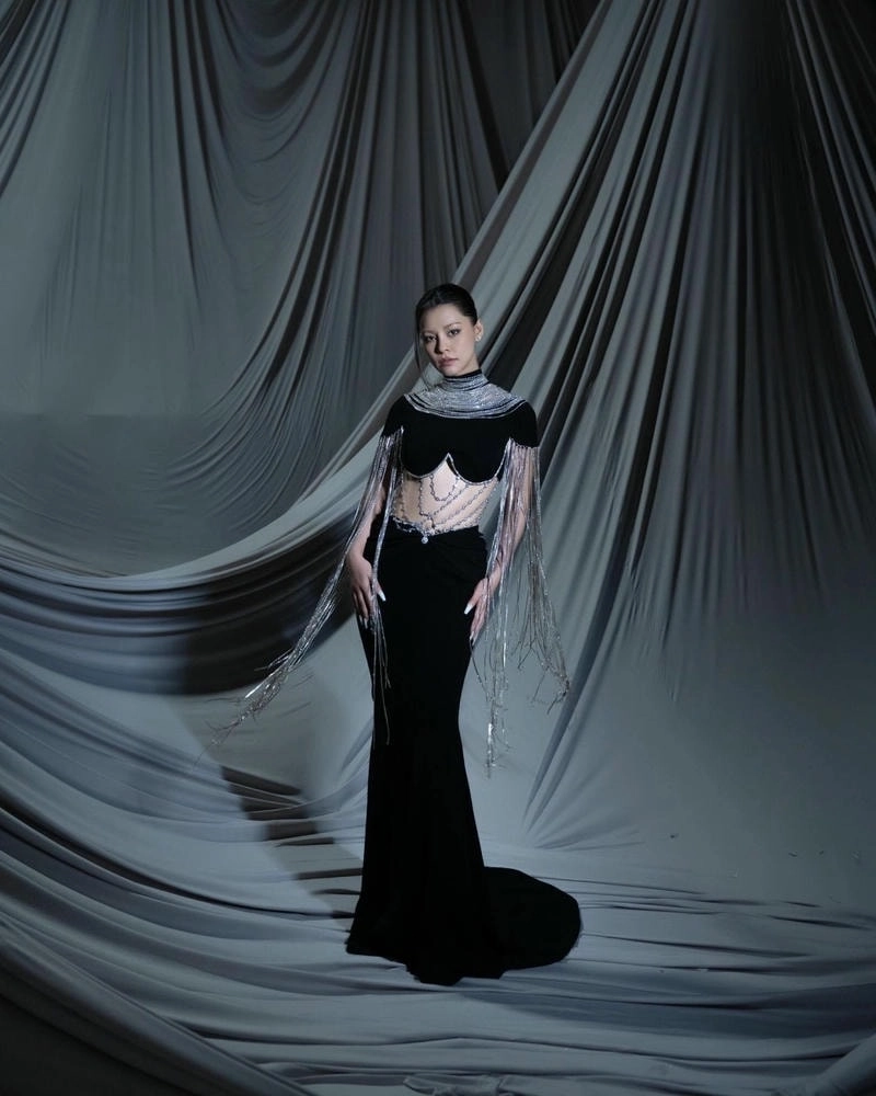 Mặt trăng Bùi Lan Hương huyền ảo trong khung hình nghệ thuật