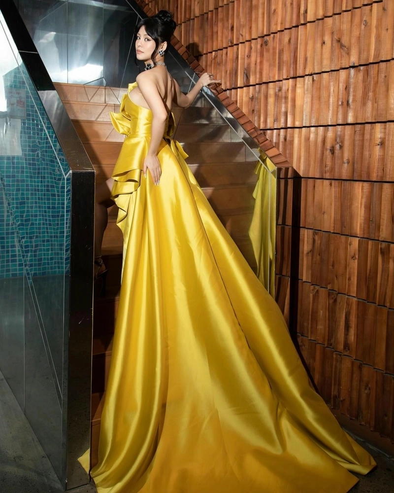 Chị đẹp Bùi Lan Hương với tạo hình quyền lực và quyến rũ