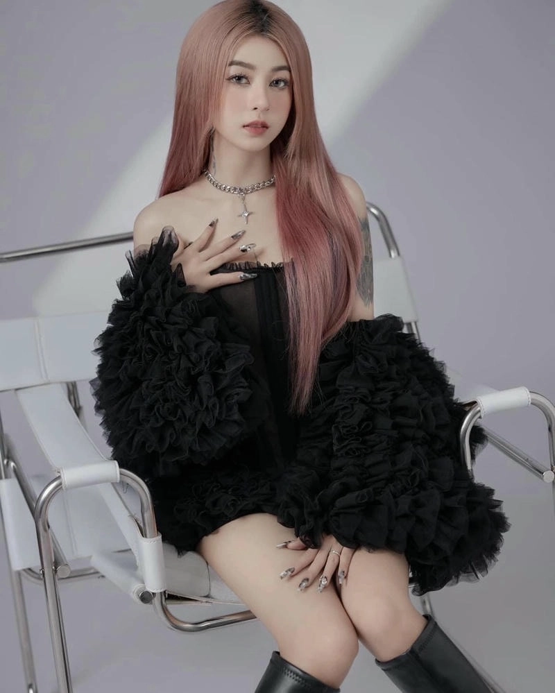 Hana Cẩm Tiên chất giọng đầy cảm xúc