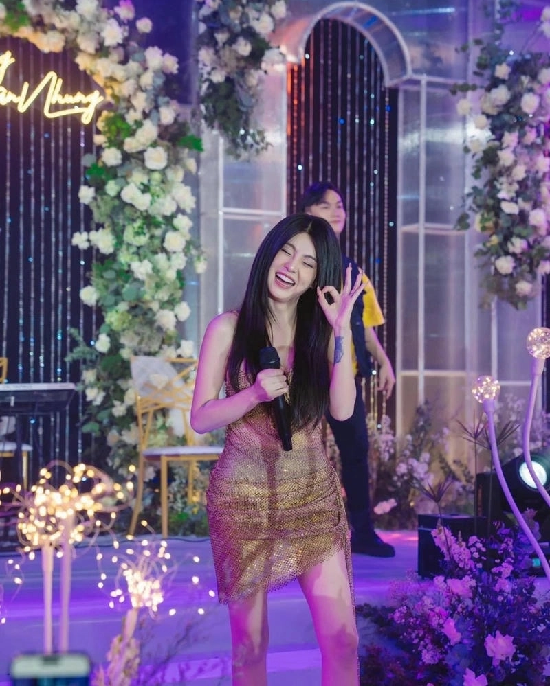 Ca sĩ Cẩm Tiên với giọng hát đi vào lòng người