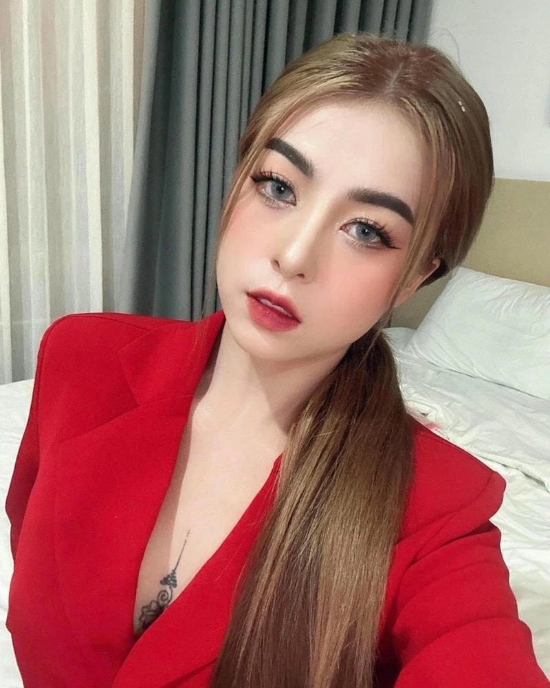 Dương Linh Cẩm Tiên biểu diễn đầy nội lực