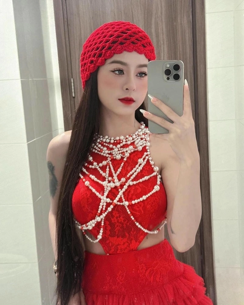 Ca cổ hơi dài Vương Linh Cẩm Tiên ngân vang tình cảm