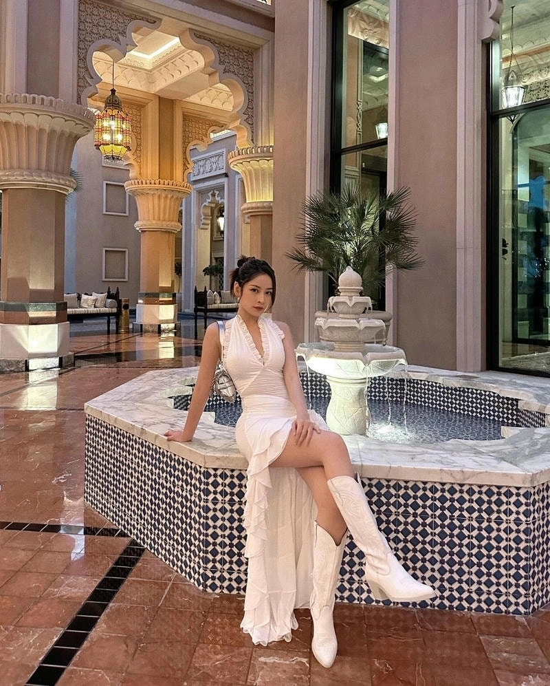 Hình ảnh kiêu sa từ Đóa Hoa Hồng Chi Pu