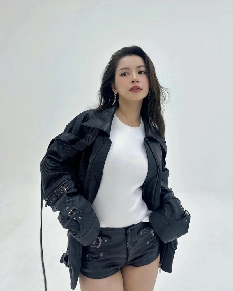 Lặng thầm cùng lời bài hát Chi Pu Shh Chỉ Ta Biết Thôi