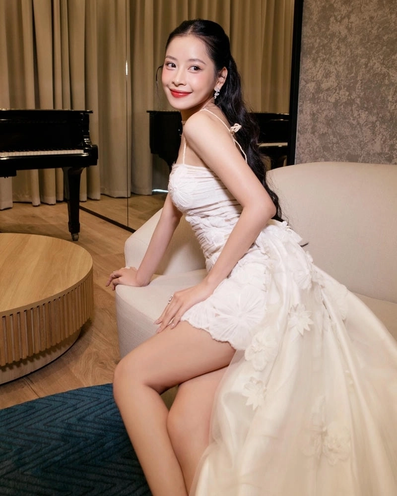 Nét quyến rũ trong Talk To Me Chi Pu